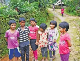  ?? (AFP photos) ?? Children from Kongthong village pose for a picture