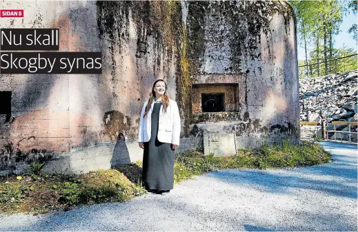  ?? FOTO: LINA ENLUND ?? HISTORISKT. Det finns mycket att se i närheten av Skogby, här står Piia Hasselberg utanför bunkermuse­um Irma.