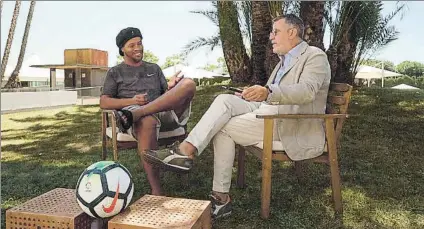  ?? FOTO: TV3 ?? Ronaldinho, durante la entrevista con el periodista Lluís Canut para el programa ‘Quan s’apaguen els llums’