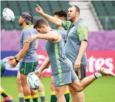 ?? — AFP photo ?? Australia’s head coach Michael Cheika (R) takes part in the captain’s run training session at the Oita Stadium in Oita on the eve of the Japan Rugby World Cup Pool D match against Uruguay.
