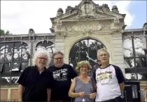  ??  ?? les peintres qui exposent aux Halles Georges Martinez, Pierre Vacher, Annick Moles et Serge Tirefort