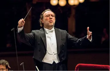  ??  ?? Precoce Il direttore d’orchestra Riccardo Chailly, 64 anni. Il suo esordio sul podio avvenne a 14 anni con i Solisti Veneti