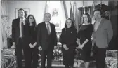  ??  ?? Meta me familjarët e ish- Presidenti­t Rugova