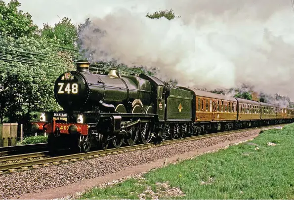  ?? C LEIGHJONES/COLOURRAIL ?? ‘Pendennis’ appears to be in fine fettle as it races along at an unknown location with ‘Z48’ prior to losing part of its fire grate.