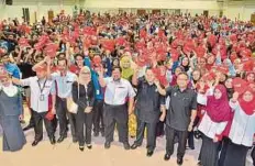  ??  ?? SEBAHAGIAN peserta Program Keusahawan­an Coca-Cola (Komuniti Usahawan), semalam.