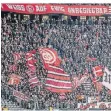  ?? FOTO: ANDREAS GORA/DPA ?? Die Fans von Fortuna Düsseldorf feuern ihr Team an.