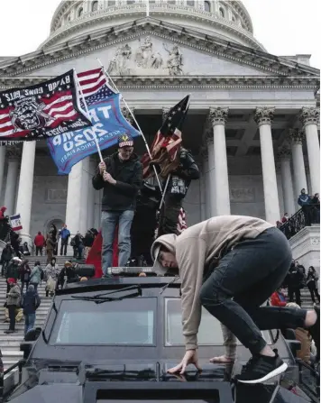  ?? PHOTO D’ARCHIVES, AFP ?? Des partisans de l’ex-président américain Donald Trump ont pris d’assaut le Capitole le 6 janvier 2021, à Washington.