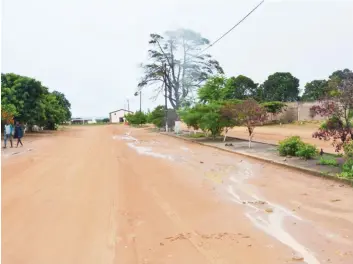  ?? ARÃO MARTINS | EDIÇÕES NOVEMBRO ?? Ângulo da sede municipal de Chipindo, que clama por vários serviços sociais básicos