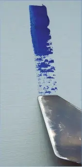  ??  ?? Place the knife onto the painting surface using the broad edge at a sharp angle and drag along, gradually closing the angle to create a flat even stroke.