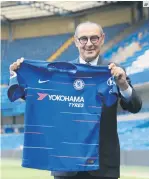  ??  ?? MAURIZIO SARRI. El estratega indicó que le gustaría reforzar el mediocampo y que tratará de adaptarse a sus jugadores.