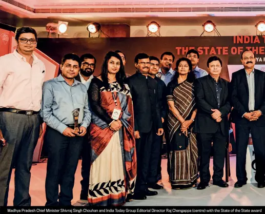  ??  ?? Madhya Pradesh Chief Minister Shivraj Singh Chouhan and India Today Group Editorial Director Raj Chengappa (centre) with the State of the State award winners in Bhopal