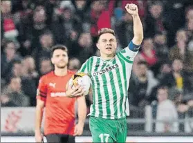  ?? FOTO: EF ?? Joaquín Sánchez, celebrando uno de los tres goles que el Betis hizo en Rennes