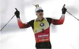  ??  ?? SEIER: Johannes Thingnes Bø avgjorde nok en tøff duell med franske Martin Fourcade til sin fordel.