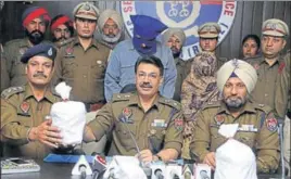  ?? PARDEEP PANDIT/HT ?? Senior superinten­dent of police Navjot Singh Mahal (centre) with the recovered contraband and two arrested drug peddlers in Jalandhar on Monday.