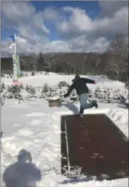  ?? PHOTO PROVIDED BY CODY MEDDIS ?? Disc golf can be played at all times of year, including winter.