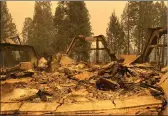  ?? Sam Stanton
/The Sacramento Bee /TNS ?? The remains of Charles and Diane Makin’s home in Grizzly Flats after the Caldor Fire swept through the neighborho­od.