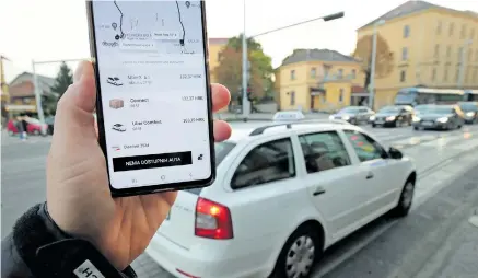  ?? ?? Zbog kašnjenja isplate plaća vozači Ubera krenuli su s bojkotom aplikacije u što je uključeno oko 2000 vozača