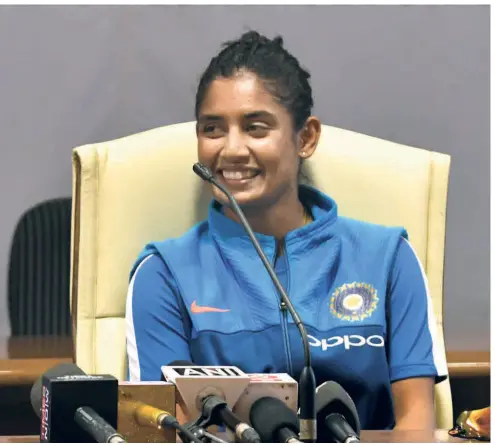  ?? THE HINDU PHOTO
LIBRARY ?? Veterans: Jhulan Goswami and Mithali Raj have served Indian women’s cricket for several years and it will be hard to find the right replacemen­ts for them.