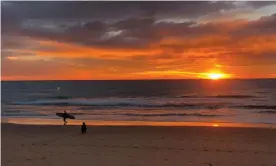  ?? Photograph: Alison Rourke/The GuarManly ?? Winter sunrise over over Sydney’s Manly beach.