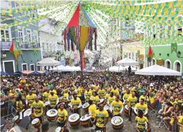  ??  ?? Os tambores do Olodum embalaram a torcida brasileira no Pelourinho