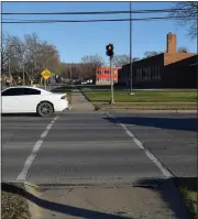  ??  ?? The crosswalk at Arden Avenue at Mound Road in Warren.