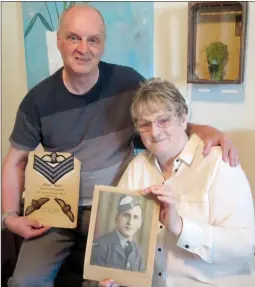  ?? NEWS PHOTO GILLIAN SLADE ?? Trevor and Margaret Halsall hold a photograph of her uncle, Thomas Dick (below), who was killed in a flight training accident in Medicine Hat in January 1944. Having travelled from England the Halsalls were able to stand at his grave in Hillside...
