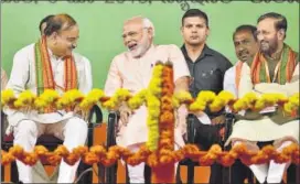  ?? ARIJIT SEN/HT PHOTO ?? PM Narendra Modi shares a light moment with Union minister Ananth Kumar as Prakash Javadekar looks on during a BJP rally at National College Ground in Bengaluru on Tuesday.