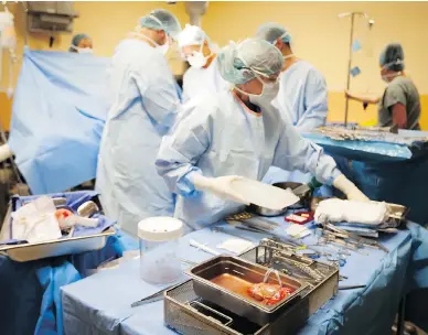  ?? DARIO AYALA/POSTMEDIA NEWS/FILES ?? Government­s often don’t provide money to fill standard operating-room hours — typically 8 a.m. to 3:30 p.m. — with medically necessary surgeries such as kidney transplant­s, the results of a National Post survey suggest.