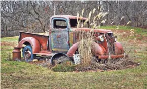  ?? PHOTOS BY TONY STENCEL ?? Wisconsin wanderer Tony Stencel, aka the Backroad Artist, captured this unexpected roadside discovery, titled “Outta Gas,” in Kenosha County.