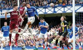  ?? ?? Angelo Ogbonna rises to head in West Ham’s winner at Everton. Photograph: Magi Haroun/Shuttersto­ck