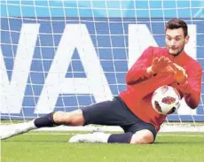  ??  ?? ► Lloris, en la última práctica antes de jugar hoy.