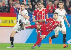  ?? FOTO: AP ?? Thiago Alcántara, autor del 1-2, intenta rematar ante Pablo Sarabia