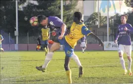  ?? (Photo An. D.) ?? Menés deux fois au score, les « azur et or » ont su réagir pour arracher leur première victoire de la saison, à l’extérieur, dans les dernières minutes.