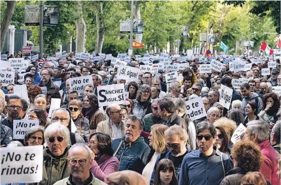  ?? GONZALO PÉREZ ?? Manifestac­ión en el Congreso de los Diputados, el pasado domingo, bajo el lema «Por amor a la democracia»