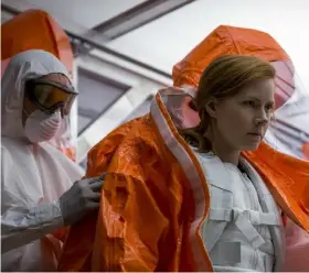  ??  ?? Amy Adams gets ready for a close encounter in Sci-Fi thriller Arrival