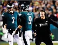  ?? PATRICK SEMANSKY AP PHOTO BY ?? Philadelph­ia Eagles' Carson Wentz congratula­tes Nick Foles (9) during the second half of the NFL football NFC championsh­ip game against the Minnesota Vikings Sunday in Philadelph­ia.