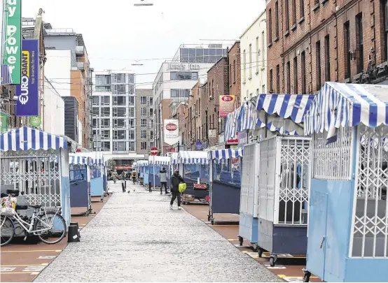  ?? PHOTO: LEON FARRELL/ ROLLINGNEW­S.IE ?? Shutdown: Empty stalls on Dublin’s usually bustling Moore Street during the first Covid-19 lockdown in April.
