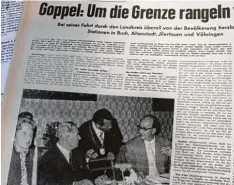  ?? Fotos: Carsten, Lienert ?? Lang ist’s her: 1974 war Ministerpr­äsident Alfons Goppel (Zweiter von links) in Iller tissen. Er wurde im Bahnhofsho­tel verköstigt.