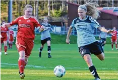  ?? Foto: Andreas Lode ?? Auch Nadine Wallner (rechts) konnte dem Spiel des SSV Anhausen gegen Mönstetten keine Impulse verleihen.