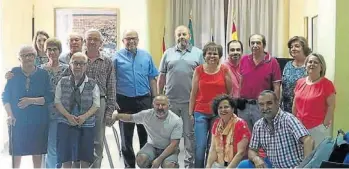  ?? EL PERIÓDICO ?? PESCUEZA Andrés Rodríguez, alcalde junto a su equipo de gobierno.