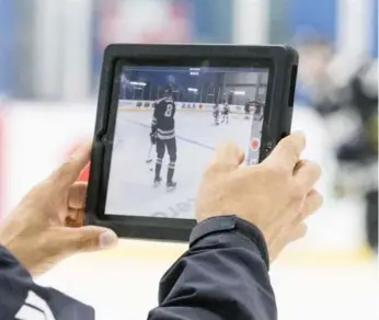  ?? CARLOS OSORIO/TORONTO STAR ?? Adrian Lomonaco records drills to be broken down in detail for players on his iPad, new to some prospects.