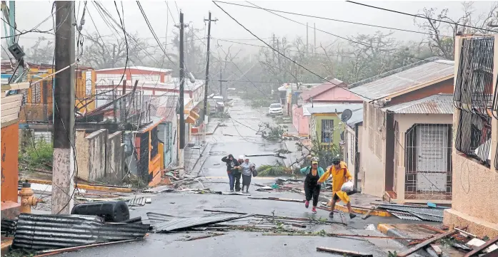  ?? CARLOS RAWLINS/REUTERS ?? La localidad puertorriq­ueña de Guayama, ayer, tras el impacto del huracán