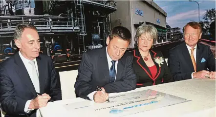  ??  ?? It’s official: MacLean (second from left) signing a plaque during the opening ceremony of Synthomer Pasir Gudang plant expansion. Looking on are Whyte (left), Treadell (third from left) and Johnson.