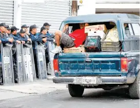  ??  ?? Uniformado­s resguardan la zona, la cual fue despejada desde agosto.