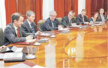  ??  ?? La reunión fue la última de Sebastián Claro como Consejero del BC y la primera del ministro de Hacienda, Nicolás Eyzaguirre