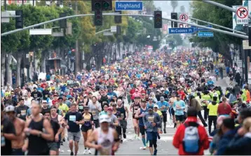  ?? DAVID CRANE — STAFF PHOTOGRAPH­ER ?? Runners make their way up Hollywood Boulevard during the Los Angeles Marathon on Sunday.
