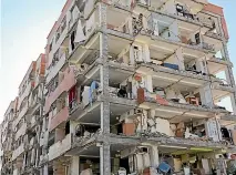  ??  ?? Apartments in an earthquake-damaged building in Sarpol-e Zahab are left open to the elements.