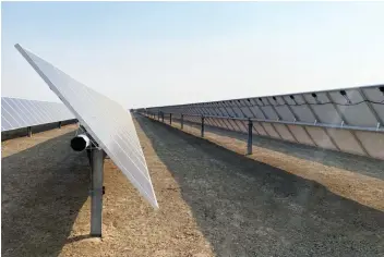  ?? PHOTO COURTOISIE ?? Boralex entend quintupler d’ici 2030 la part de son portefeuil­le occupée par les technologi­es solaires. Cette croissance passera en large partie par les États-unis. Ici, le parc solaire Frontier, de Newman, en Californie, exploité par l’entreprise québécoise.