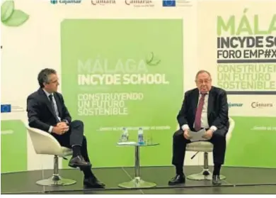  ??  ?? Eduardo Baamonde, presidente de Cajamar, y José Luis Bonet, presidente de la Fundación Incyde, ayer en Málaga.