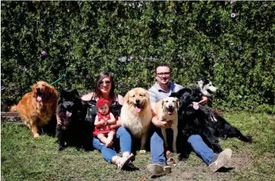  ?? JOHN DURÁN ?? Amanda, Alejandro, Mariluz y sus seis perros.